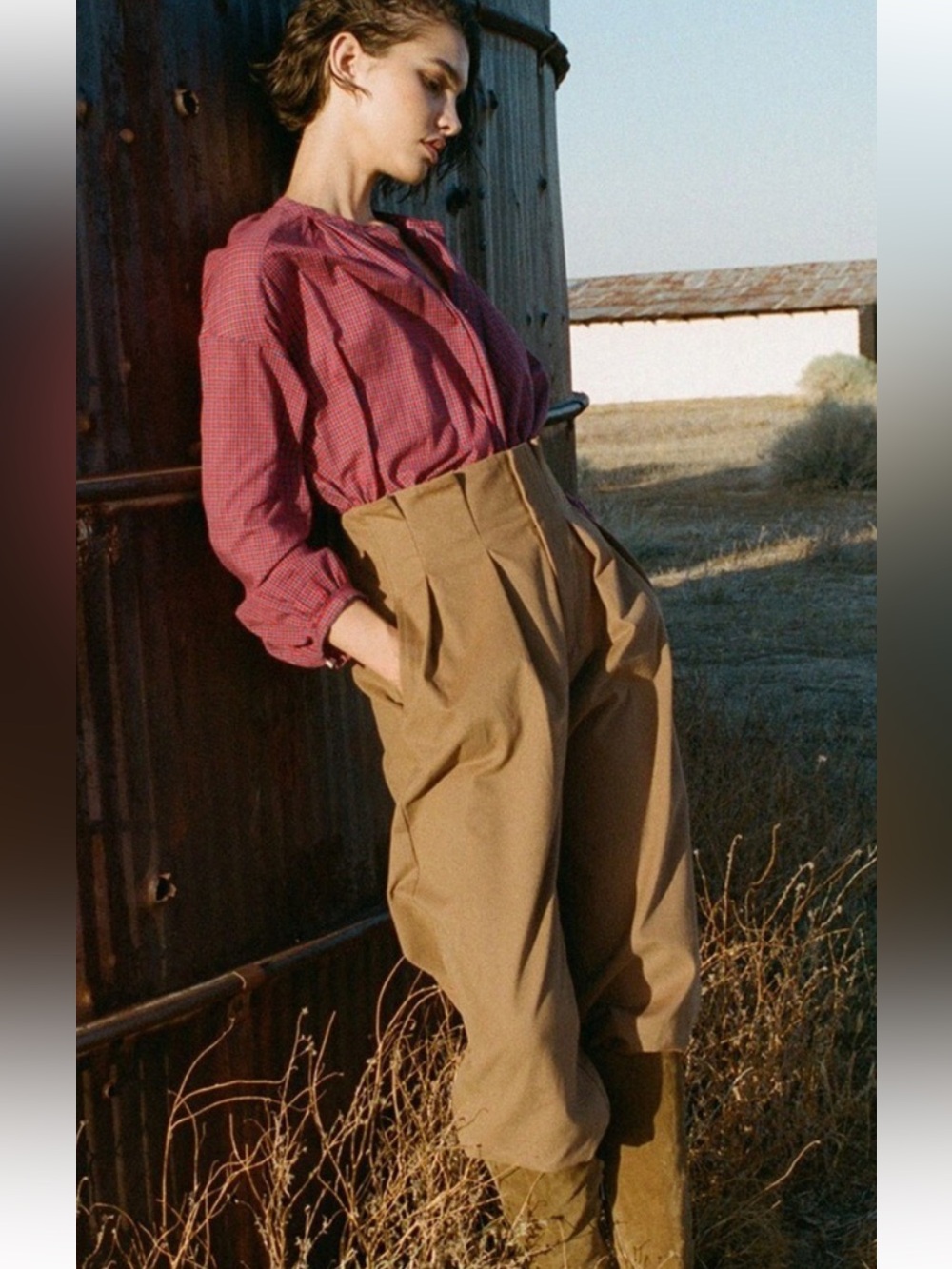 Doen Louvre High-Waist Pleated Trousers in Brown